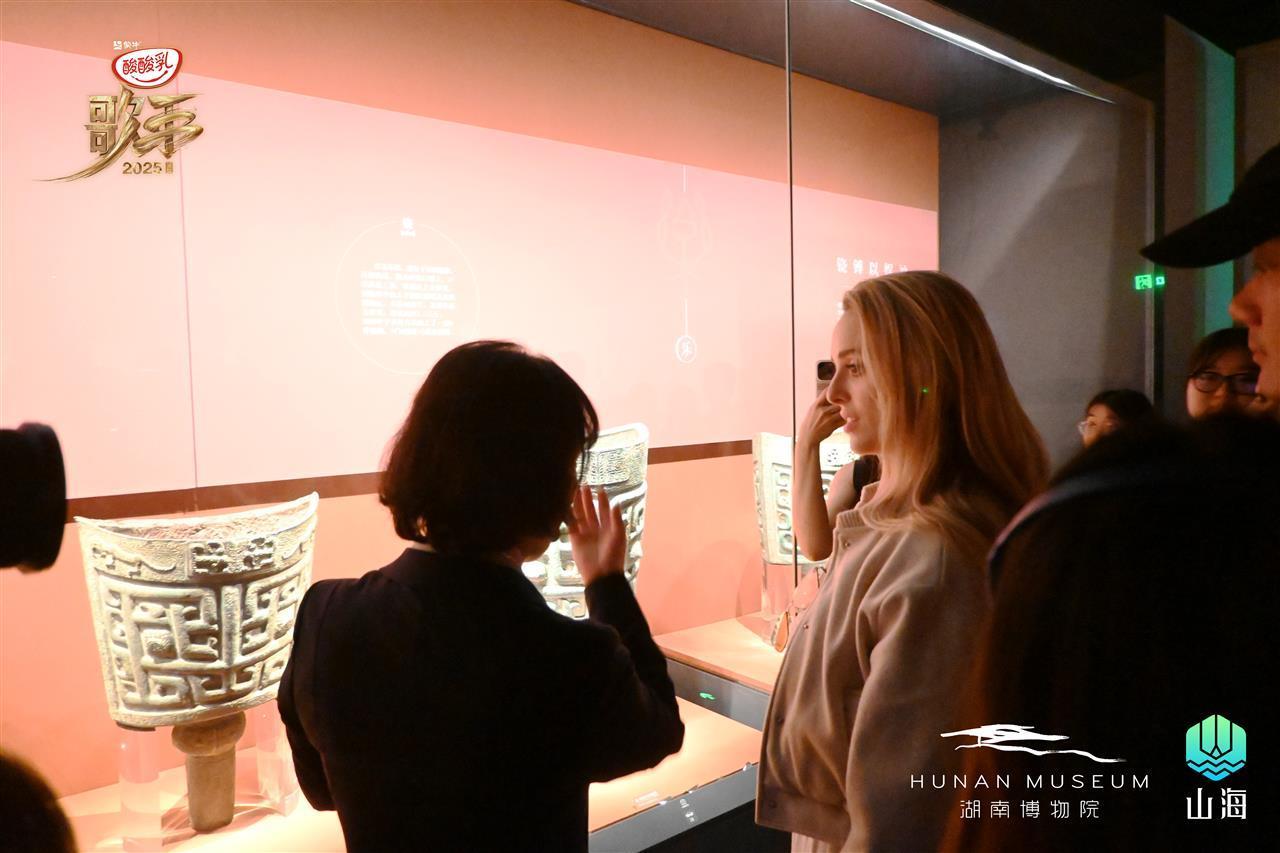 拿下“歌手周冠军”后打卡湖南博物院，铁肺Grace的端午“很酷，太美妙”