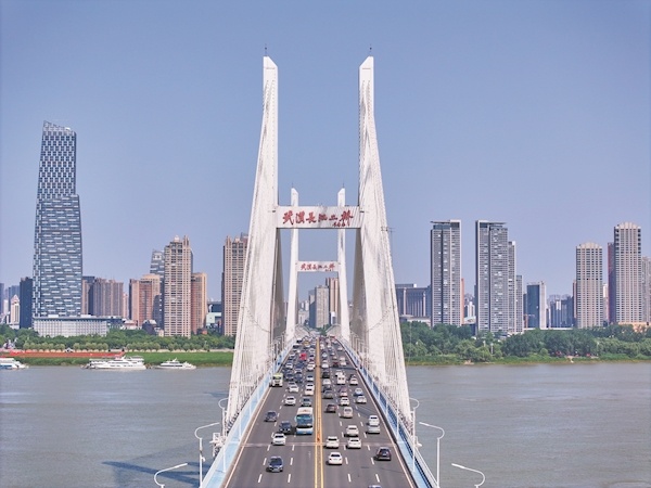 7年建设创下多个世界第一   跨越天堑成为江城“黄金动脉” 武汉长江二桥运行30年状况良好