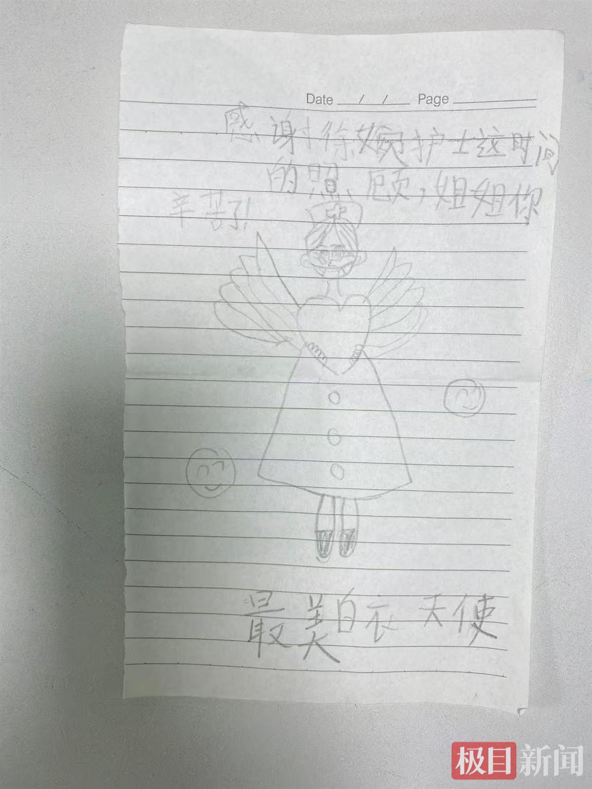 “谢谢姐姐陪我打败病菌小怪兽！”小患者把最爱的玩偶当作“六一”礼物送给护士