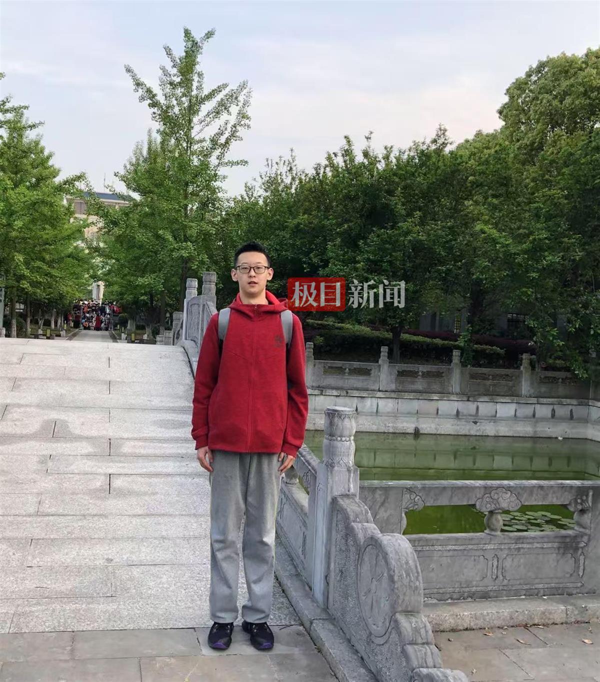 爱打篮球、身高1米93的阳光男孩，高考取得理想成绩