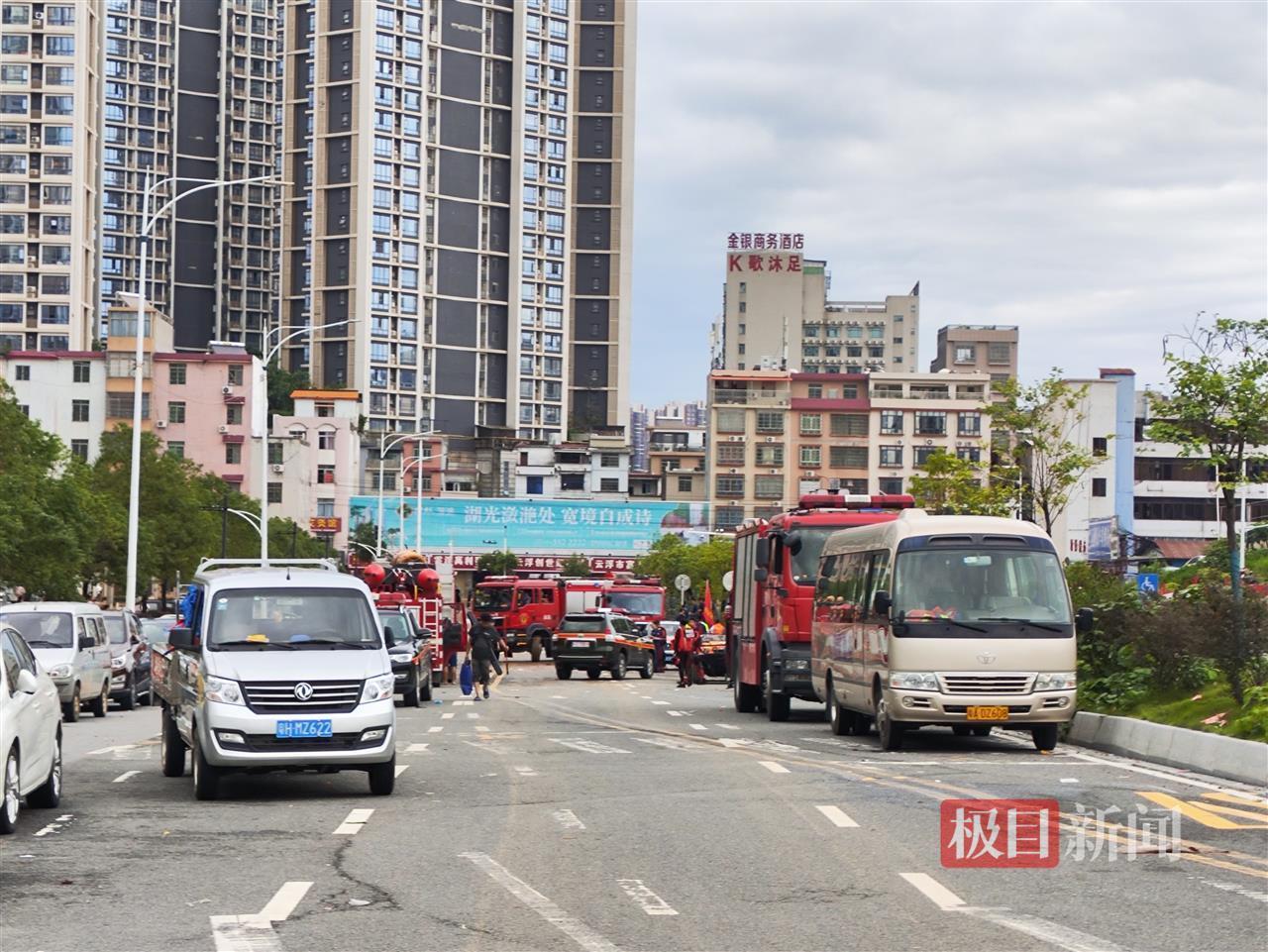 直击怀集遭遇超百年一遇洪水救援现场：大量救援车辆待命，救援人员称“哪里需要就去哪里”