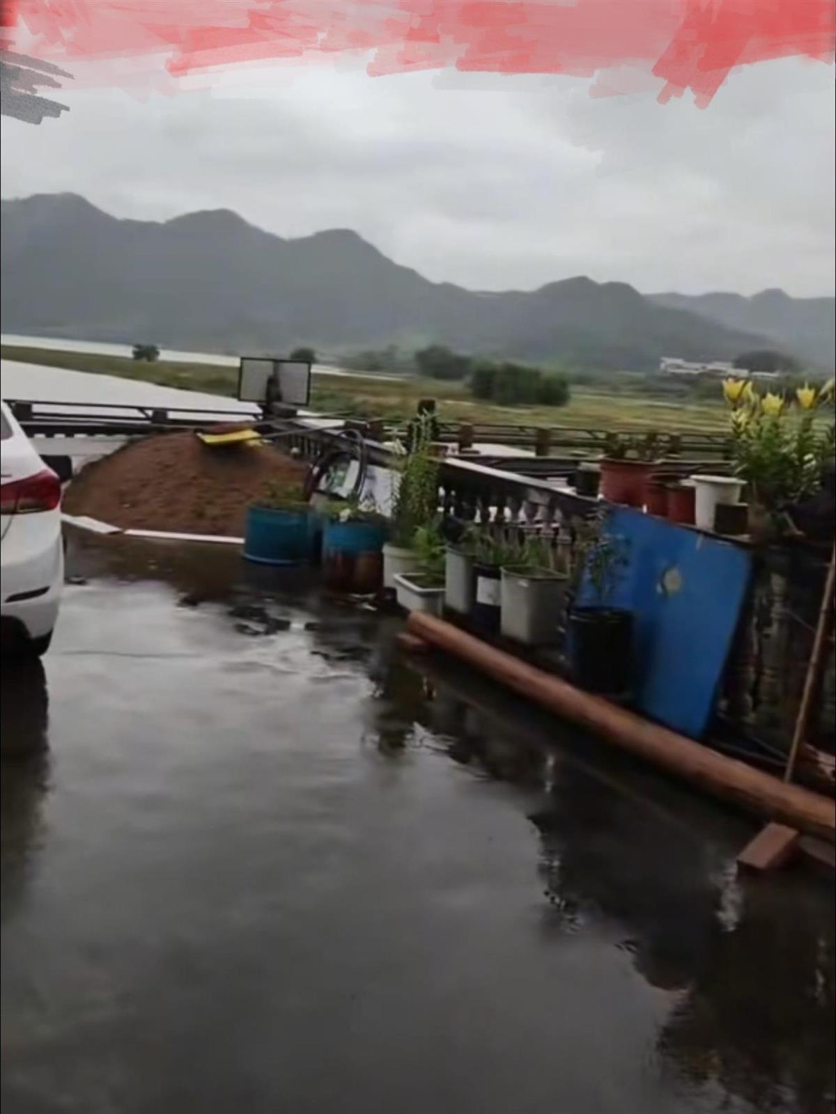 浙江衢州一女干部巡逻时被洪水冲走,乡政府:目前仍在全力搜救中