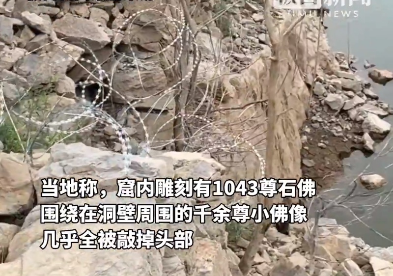 通往千佛洞道路已被封闭，有铁门阻拦禁止他人入内，佛洞周围已拉铁丝网