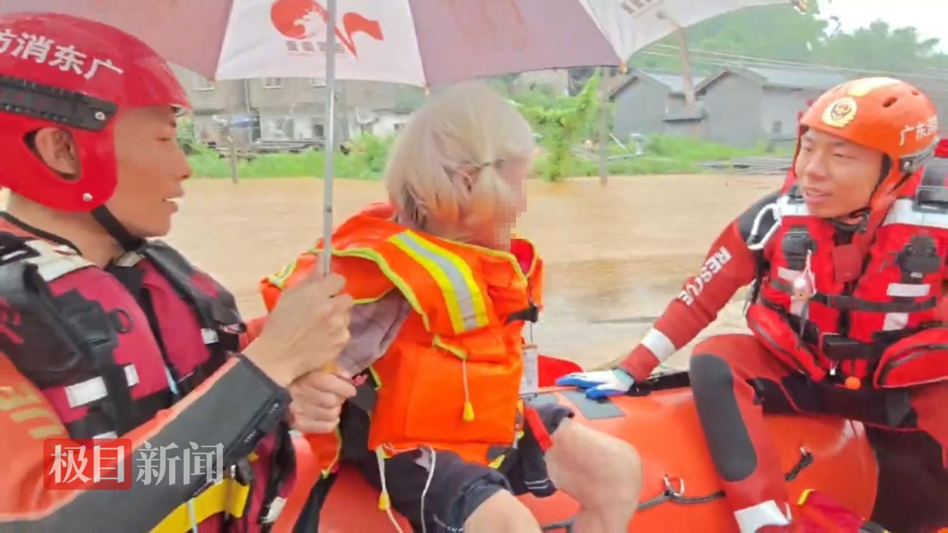 直击怀集遭遇超百年一遇洪水救援现场：大量救援车辆待命，救援人员称“哪里需要就去哪里”