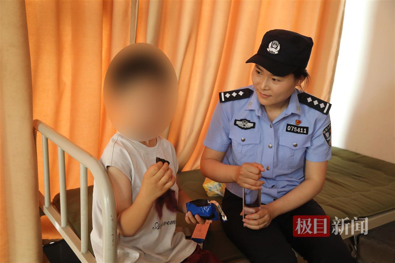 山东临沂一9岁男孩“送”90后父母参加高考，父母回应称：希望给孩子做榜样