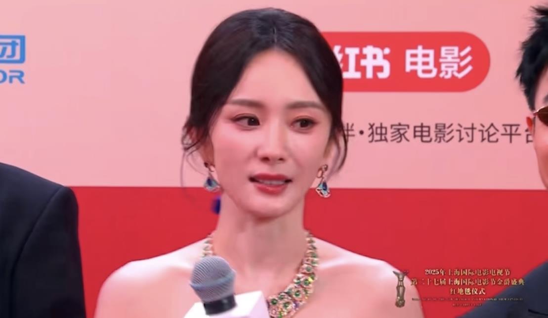 上影节开幕,63岁刘德华被评像“白马王子”,杨幂说“感谢让我站在刘德华旁边”,25岁吴磊走了3趟红毯