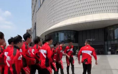 山西高中教师带34名毕业生计划骑行2900公里到海南，抵达许昌参观胖东来后，正式开启骑行之旅