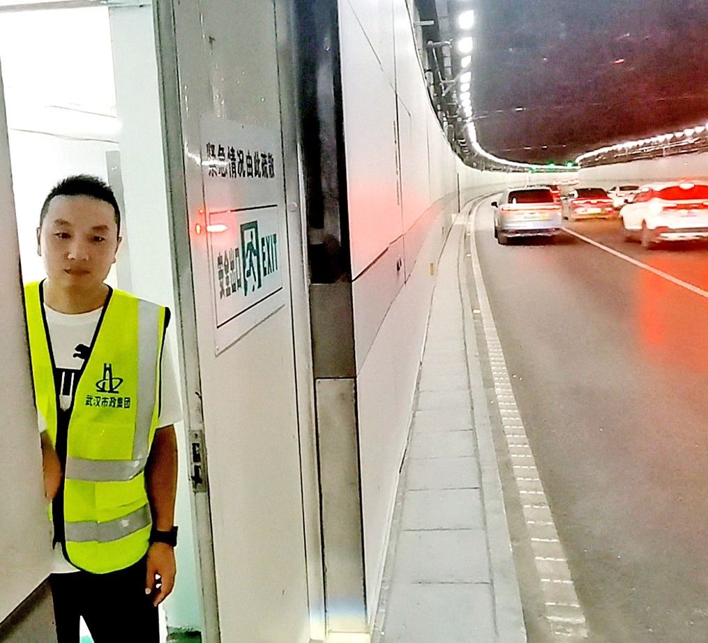 武汉东湖隧道有21对逃生门 遇烟火及渍水可从此撤离