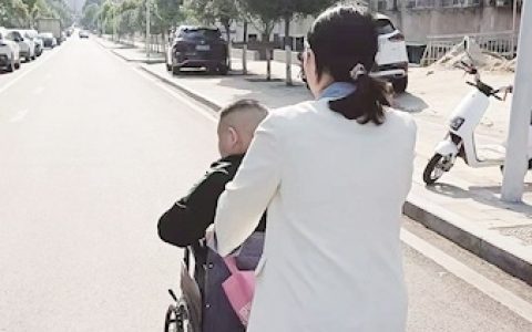 全职妈妈变身乡镇司机，这个枣阳女子不平凡 车轮上撑起偏瘫丈夫和一双儿女