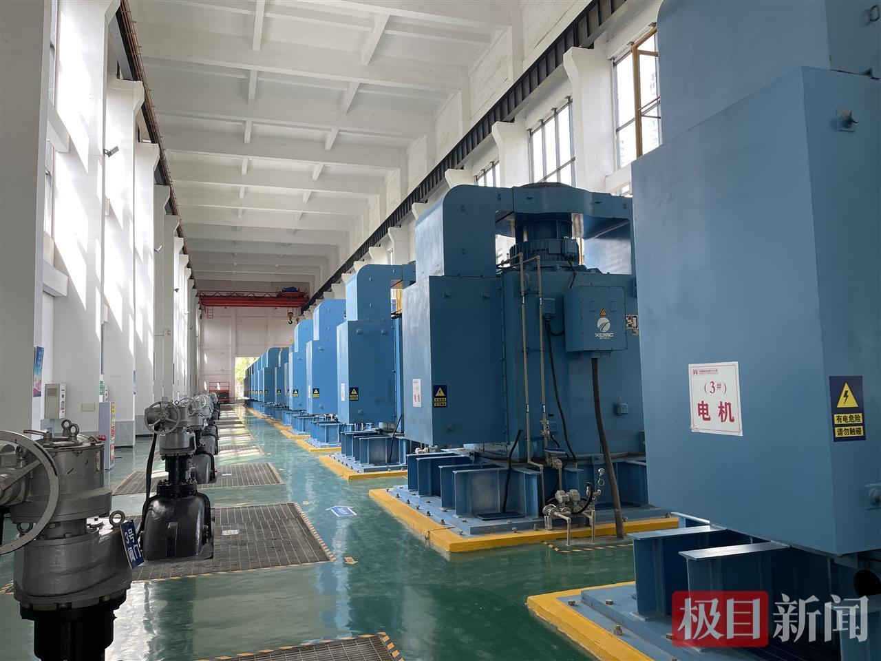 全城迎战强降雨：排水队员提前到达易渍水点，通宵值守“等雨来”
