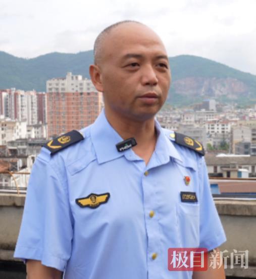 纵身一跃！通山县退役军人舒保华黄河中勇救轻生女童