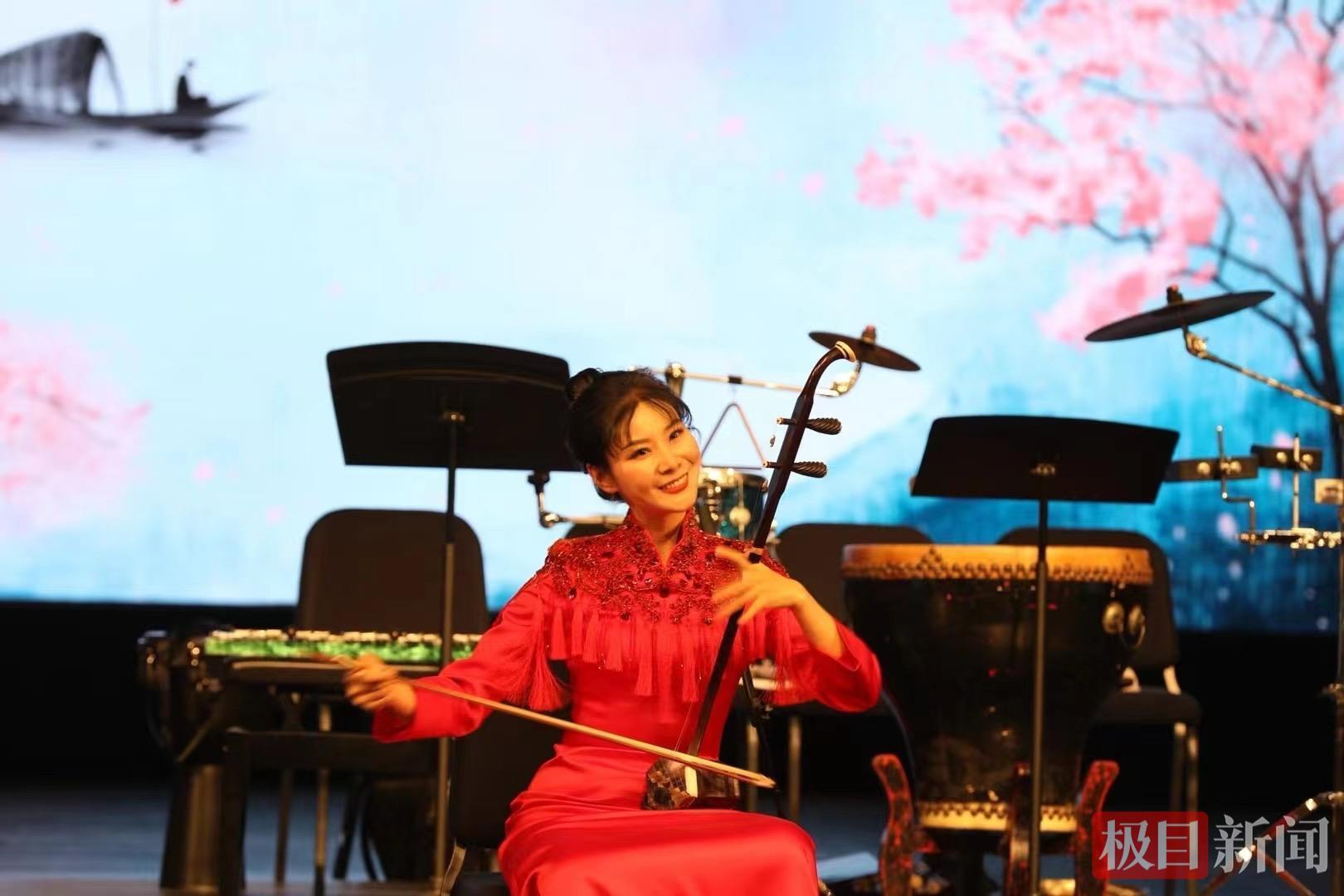 14岁破格入剧院，抖音粉丝超120万，87年女首席：这辈子我与二胡密不可分