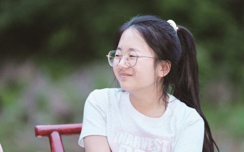 用12年的坚韧，撞碎了命运的坚冰 巴东“玻璃女孩”高考621分心向武大