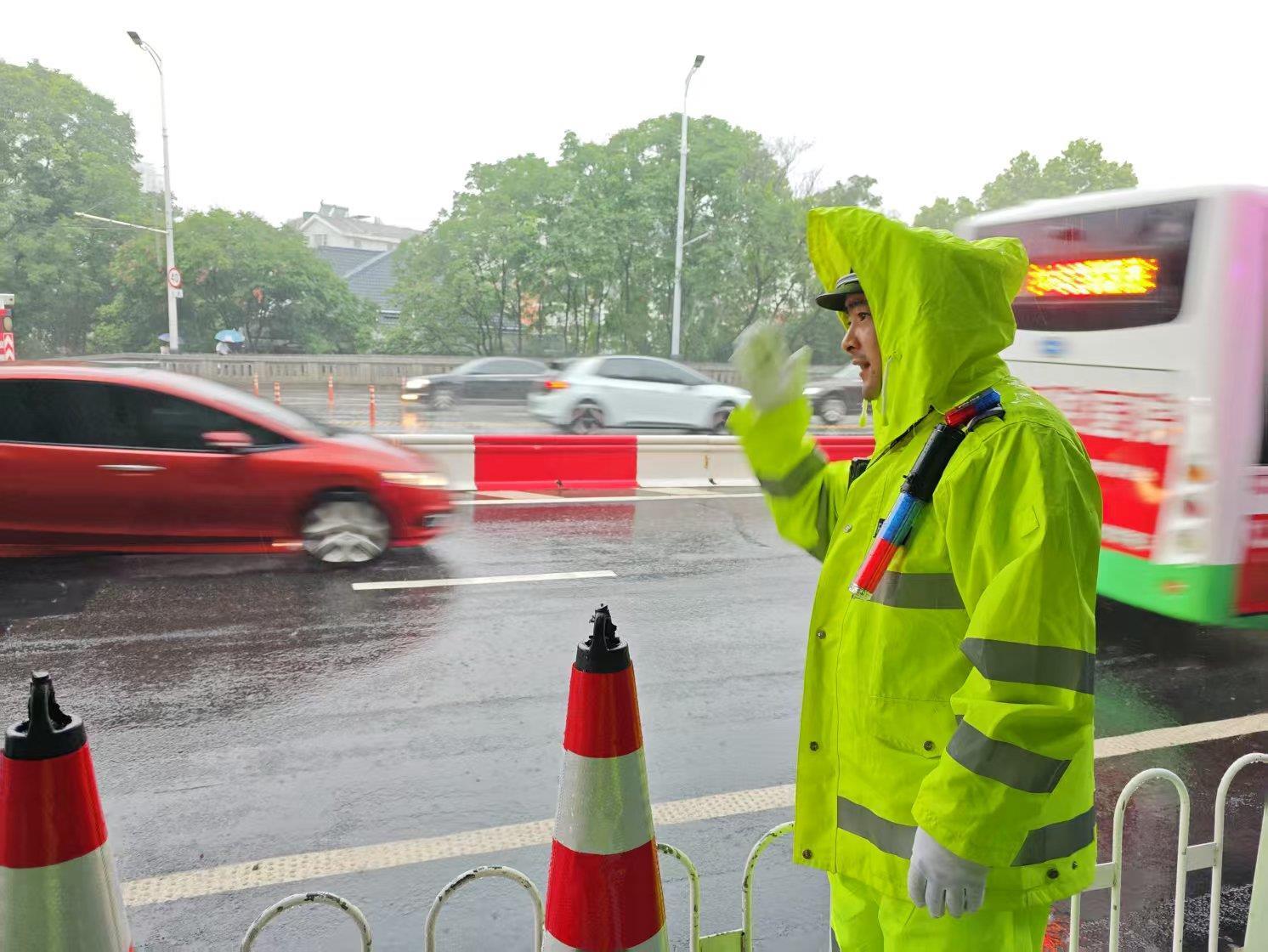 武汉已入梅，大雨、暴雨今晚就到！交警紧急提示