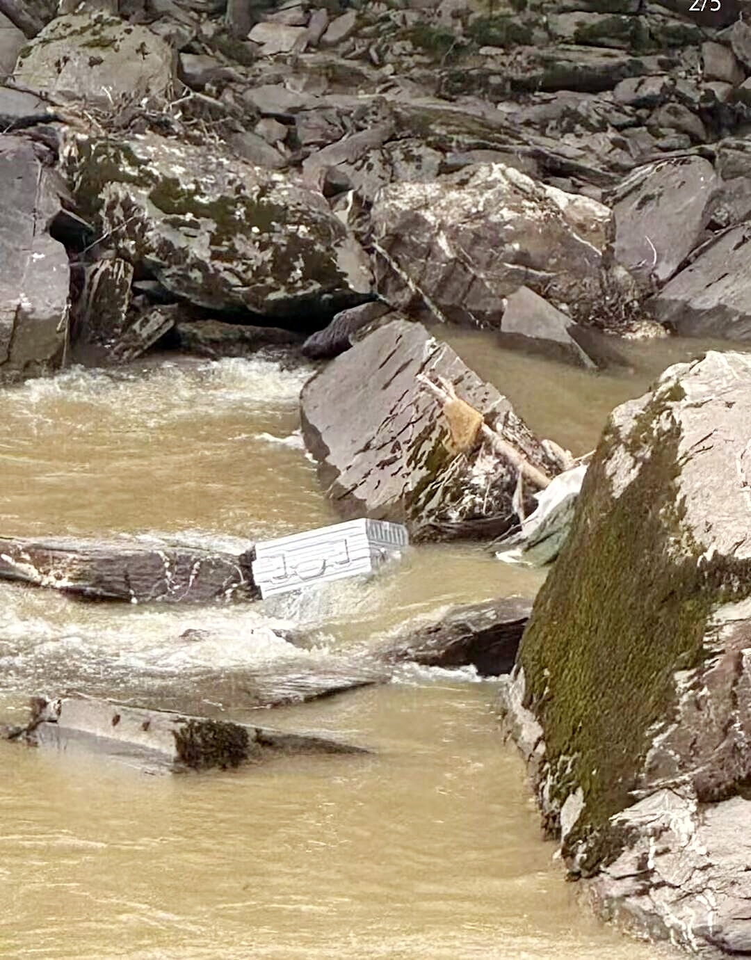 旅游车阿坝坠河致2死5失联 当地文旅部门回应：汛期有地质灾害风险，建议暂缓前来