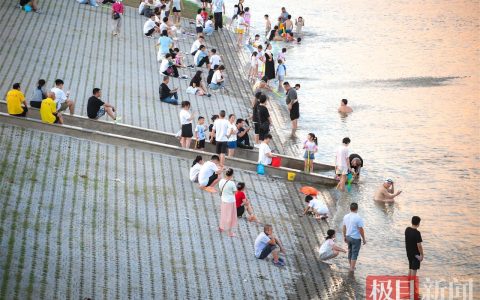夏季到江边来看水，收获清凉与欢乐