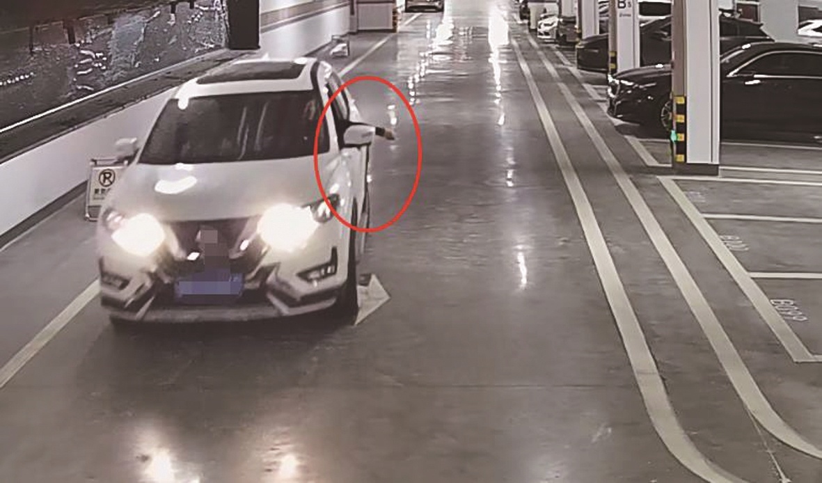 男子车胎被扎故意撒钉泄愤  警方对其处以15日行政拘留