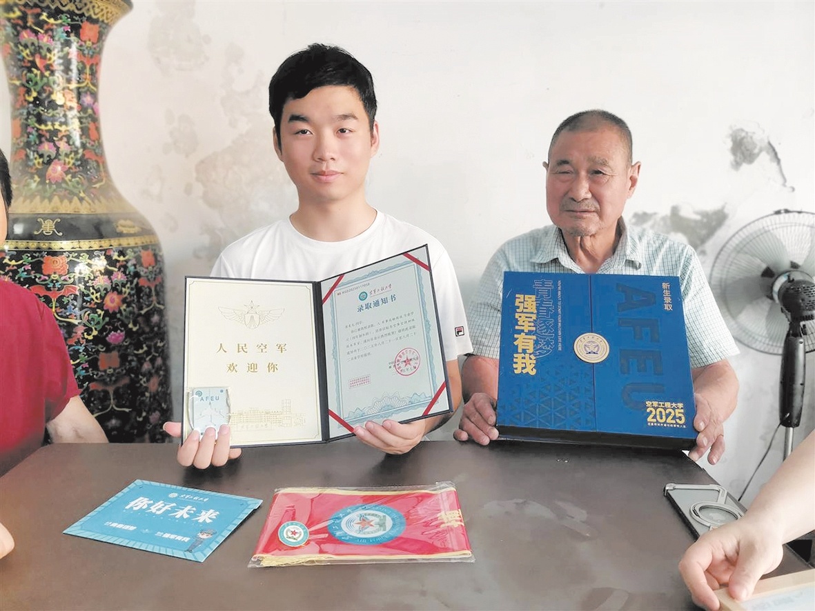 三代四军人  海陆空齐了 天门首封高考录取通知书送达