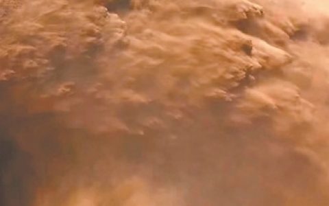 小浪底水库排沙犹如万马奔腾 “黄河之水天上来”场景再现