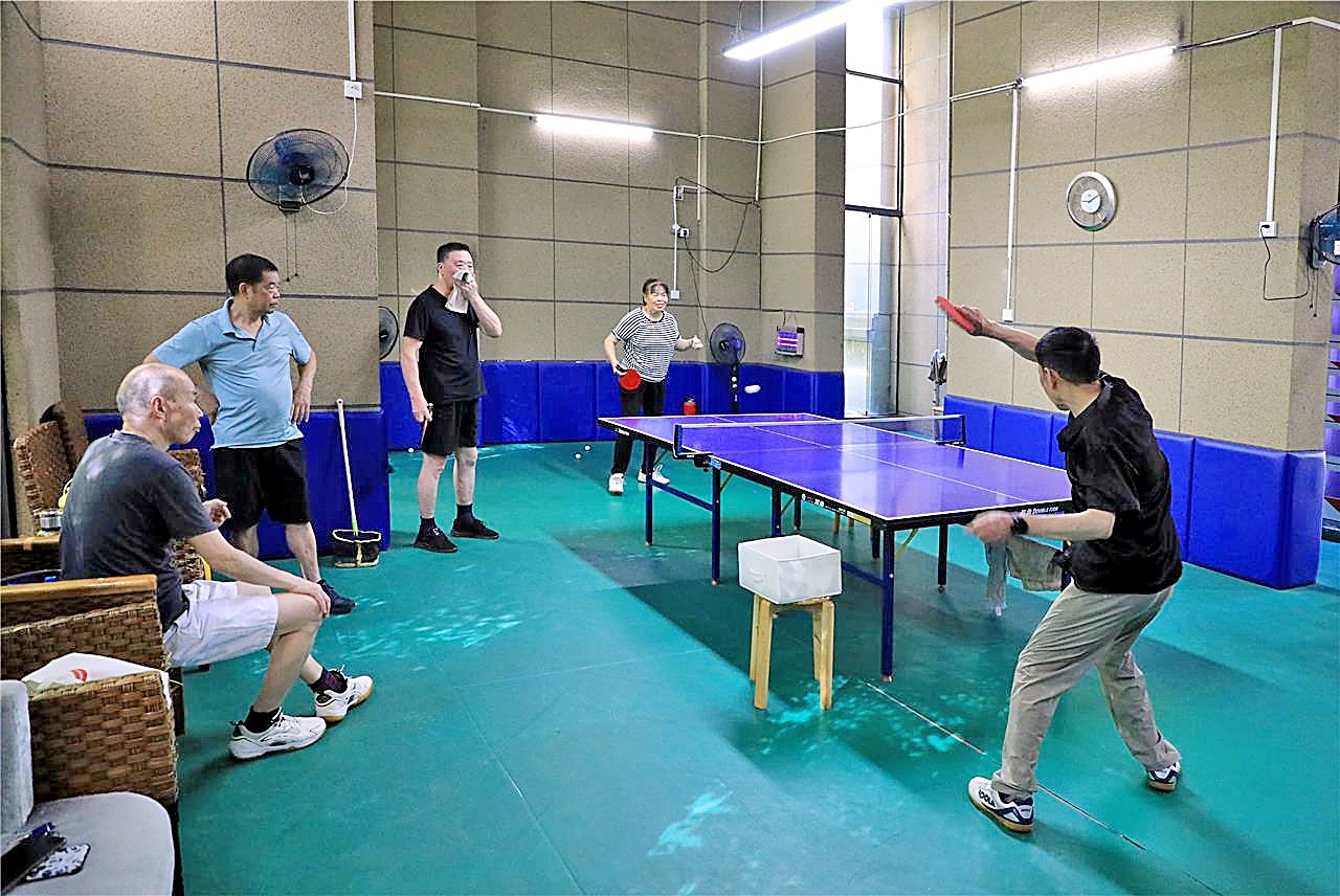 健身看书议事 小区架空层变身“开心乐园”