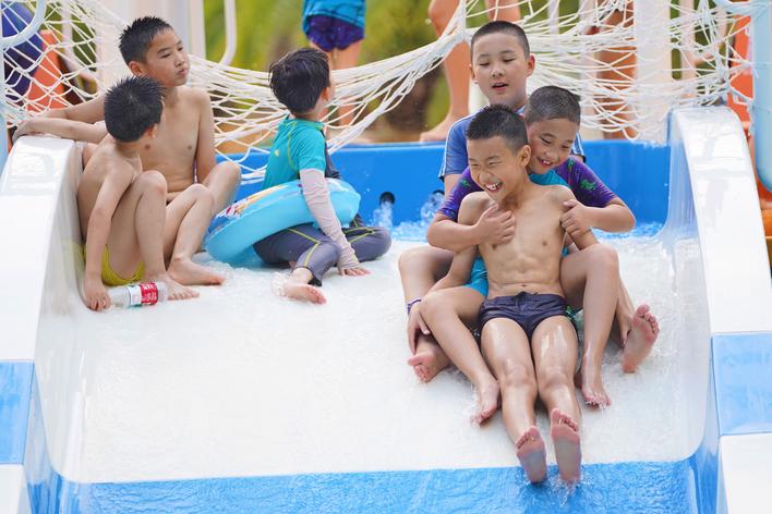 2025年武汉“奔跑吧·少年”夏令营活动启动  40家游泳场馆对中小学生免费