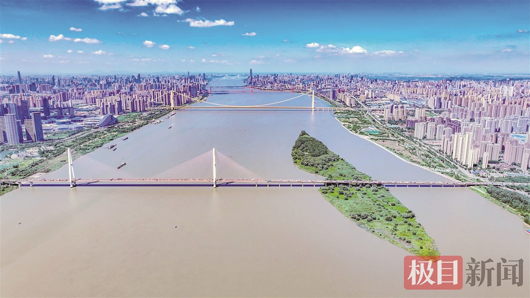 又见武汉蓝  一眼望六桥