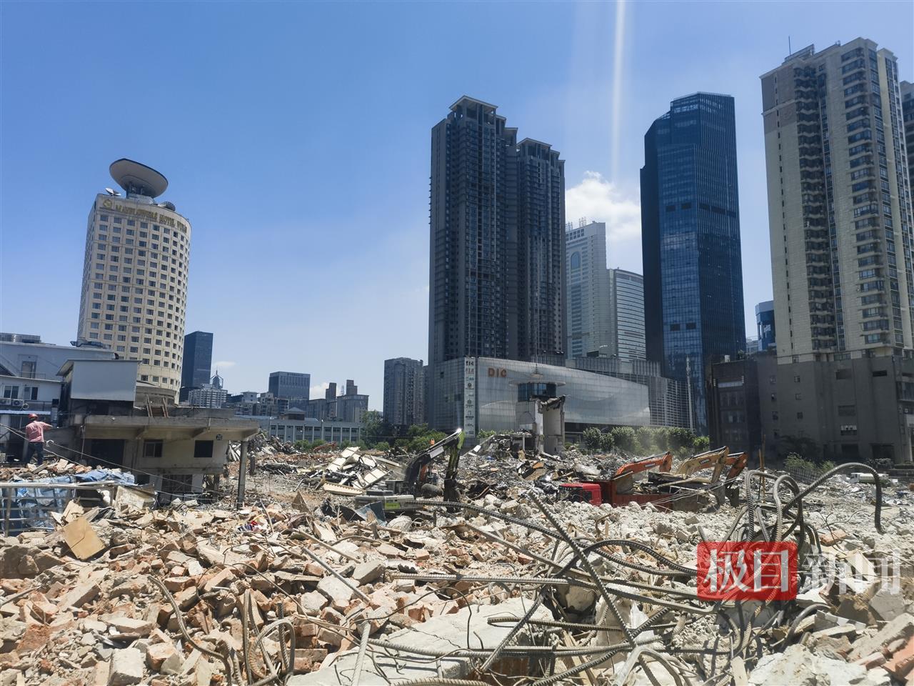 傅家坡客运站正在拆除，全国网友留言写满青春回忆，市民建议：可将留言纳入规划展示