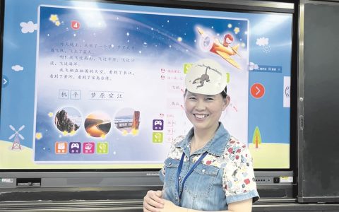 “妈妈老师”让“天使班”    每个孩子都有了最美书桌