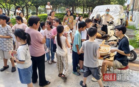 95后土木工程研究生卖烧饼涨粉两个月40万，造型百变受小朋友热捧，有家长带孩子坐车40分钟来抢购