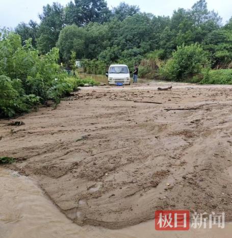 洪水已到脚脖子，3人紧急撤离！湖北4起成功避险案例被应急部通报表扬