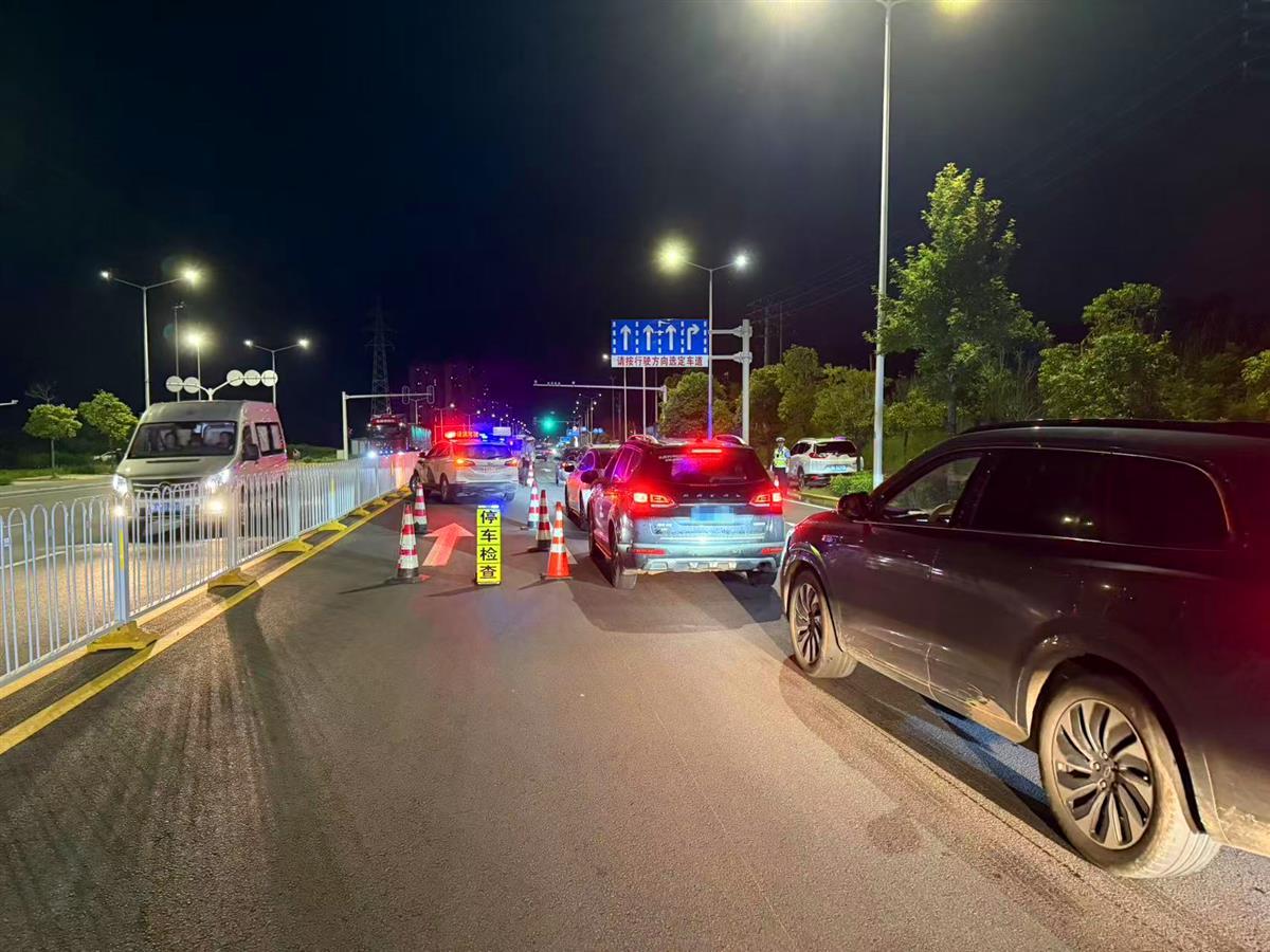 太囧了！酒司机遇到检查时花样百出，武汉交警最新曝光