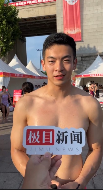 刚刚，长江桥头围满了人