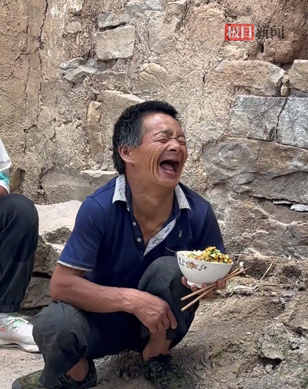 山西53岁男子仅10岁智力，双亲早逝，被同村26户村民轮流照顾了20多年