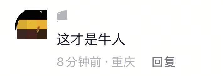 云南镇雄一地涨水两头牛被困河中央，牛主人请来吊机师傅将它们救起