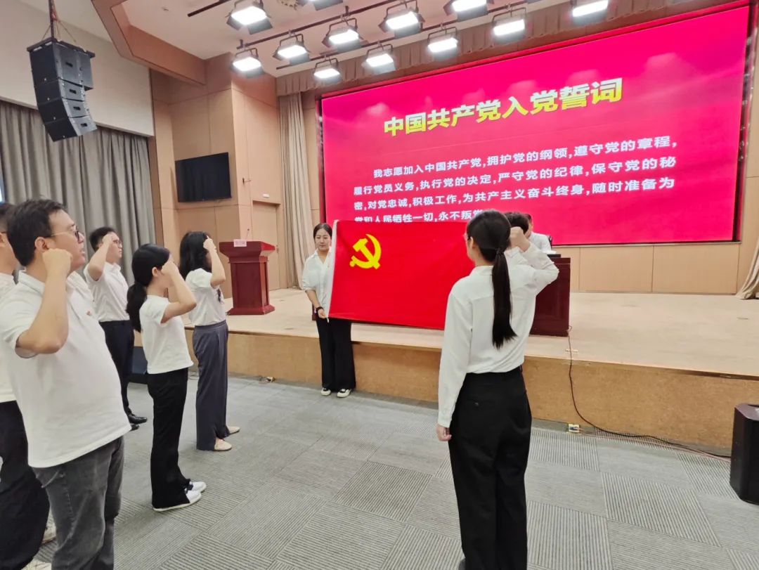 长江新区开展“七一”主题活动暨深入贯彻中央八项规定精神学习教育专题培训