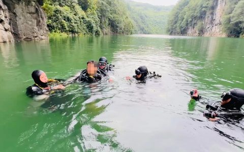 男子潜水失联超4天，在水下9米洞穴获救，救援队：靠喝水存活