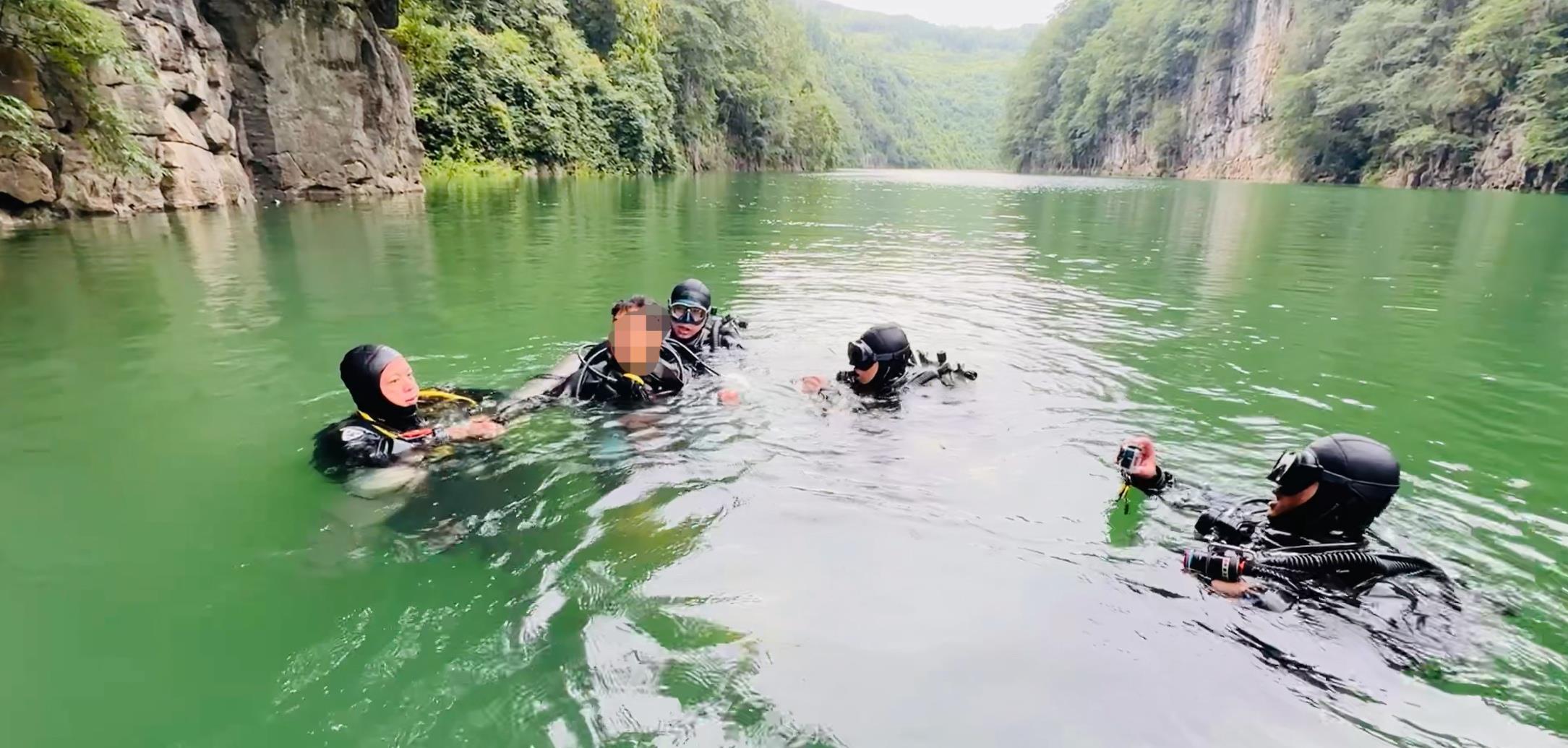 男子潜水失联超4天，在水下9米洞穴获救，救援队：靠喝水存活