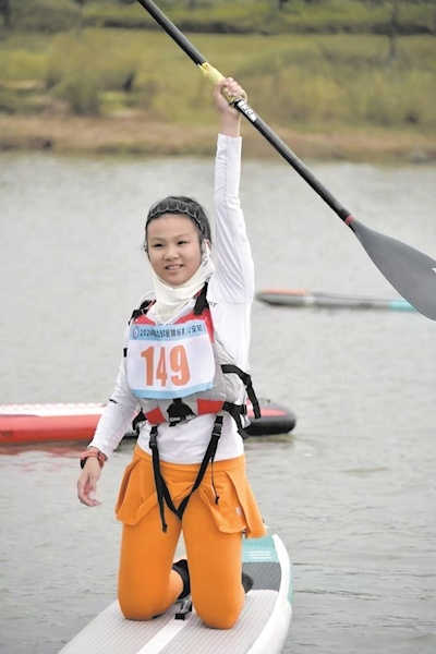 8岁学游泳12岁登顶全国赛事 武汉小学生获全国桨板公开赛冠军