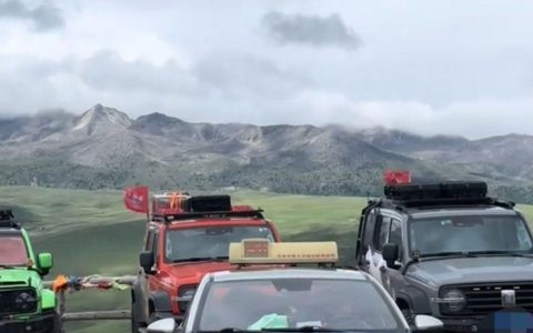 “鲁A的哥”打表从济南去拉萨，乘客是两名研究生，已行驶近3000公里计价万余元