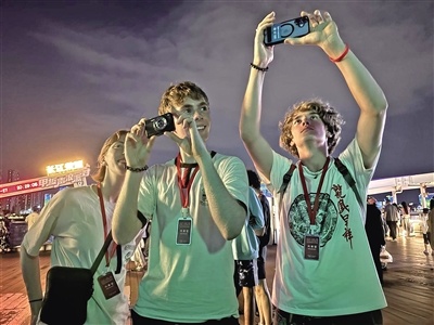 美国青少年夜游长江