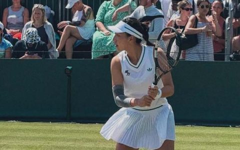 王欣瑜2-0战胜穆霍娃，晋级温网第二轮