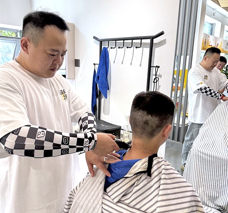 工作上能解决问题 生活上能提供帮助 全国首个“骑手之家”在汉揭牌