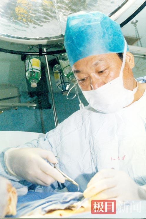 “龙一刀”的传奇与传承！龙道畴教授逝世，他曾以“龙氏阴茎延长术”震惊世界