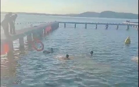 生死救援：18岁青年跳水遇险，东湖义警接力抢回生命