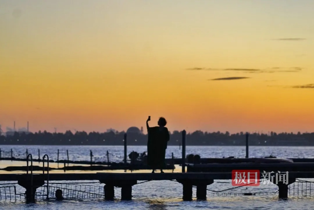凌晨5点半，武汉上空出现绝美一幕！