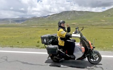 外卖小哥从衡水骑电动车去拉萨 边旅行边送外卖赚路费 说“读不了万卷书就行万里路”