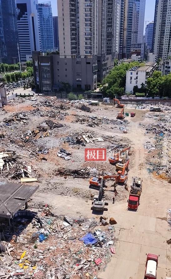 傅家坡客运站正在拆除，全国网友留言写满青春回忆，市民建议：可将留言纳入规划展示