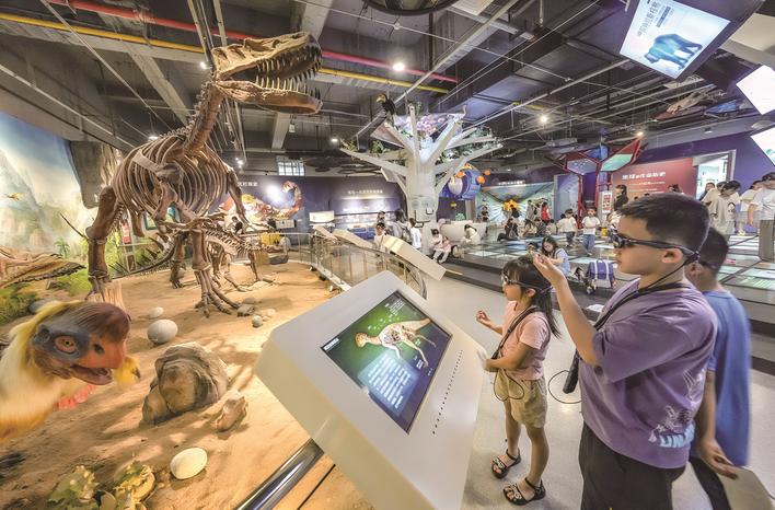 戴上高科技眼镜 穿越回恐龙时代