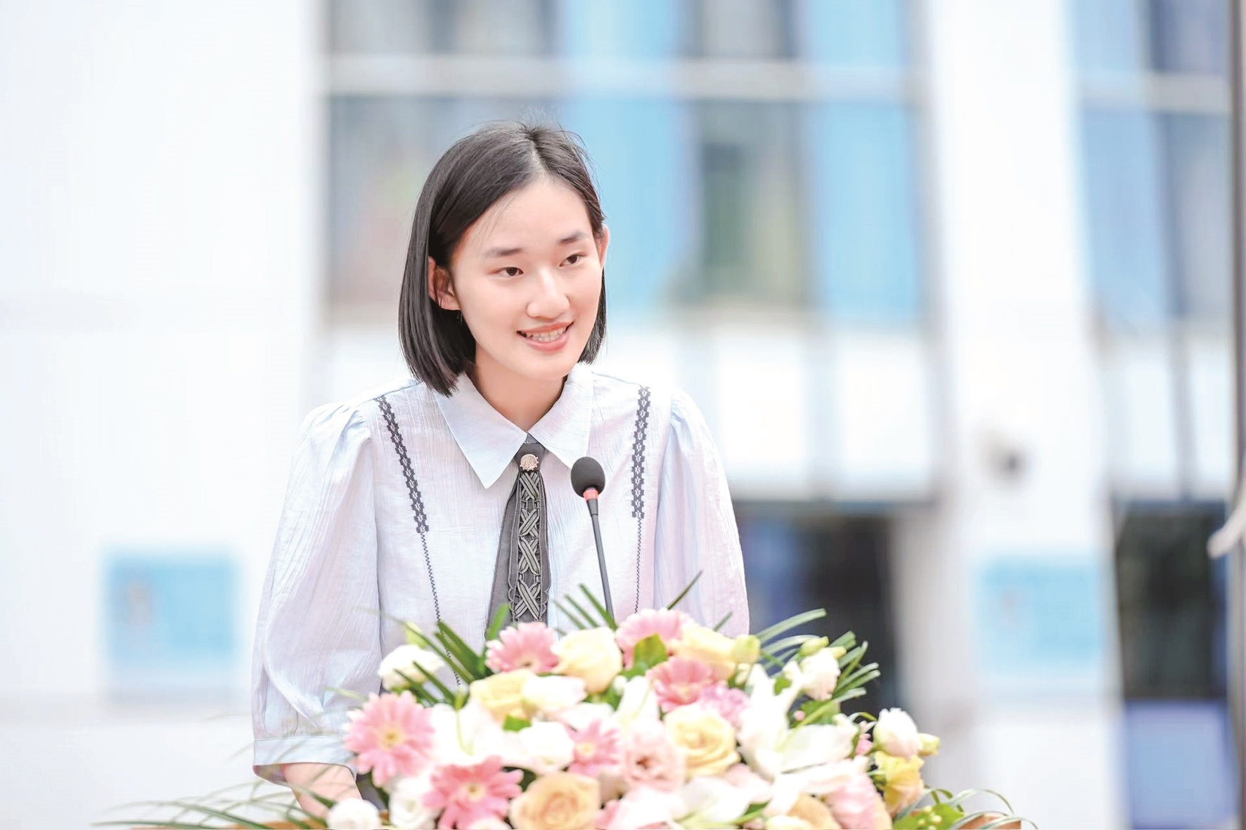 湖北高考历史类684分女孩将裸分上北大 “遇到难题我也会问DeepSeek”