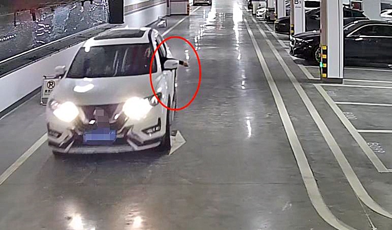 男子车胎被扎故意撒钉泄愤  警方对其处以15日行政拘留